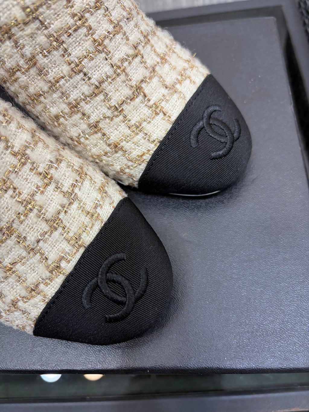 Chanel 26 Classic Chunky Heel Open Back Sandal 95 White in Tweed Fabric 602494