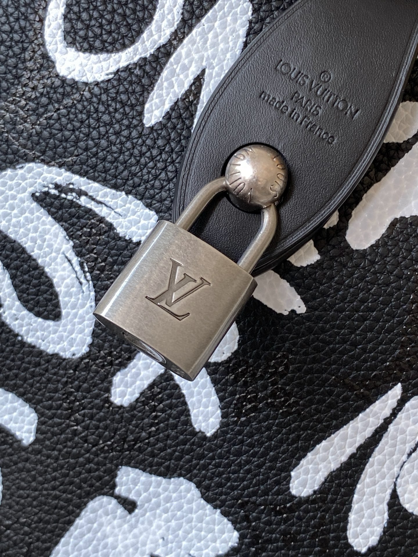 LV Speedy Bandoulière 30 Handbag Black in Monogram on Cowhide 278118