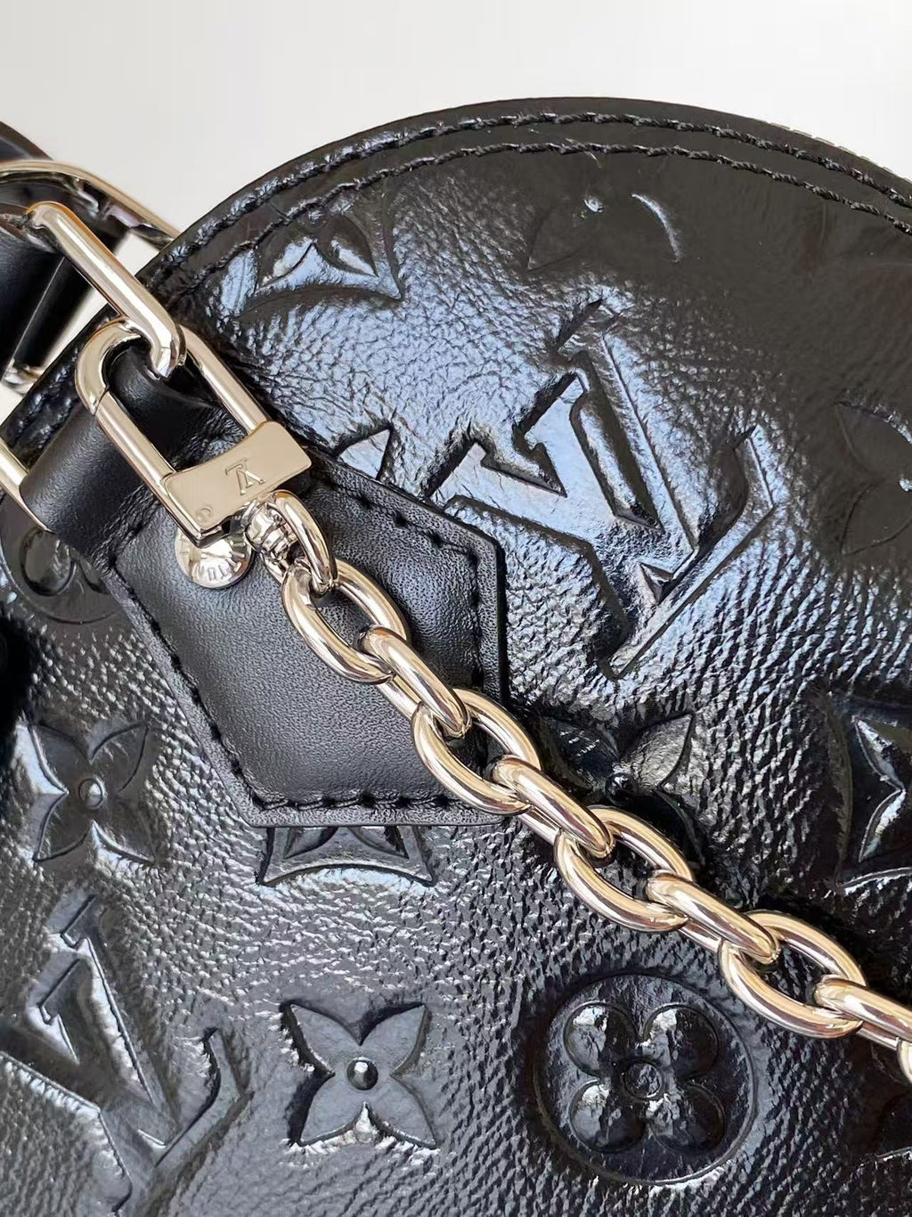 LV Alma BB Bag 22 Chain and S-lock Clasp Black in Cowhide 278079