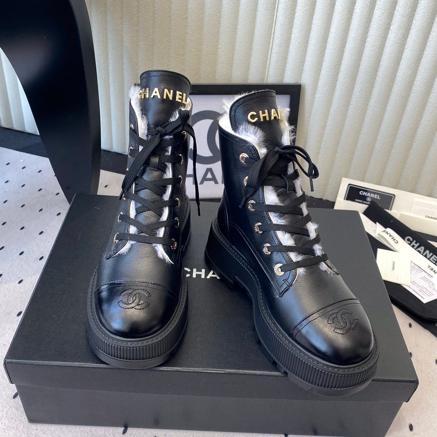 CC Platform Ankle Boots Black in Leather With Fur Lining 611709