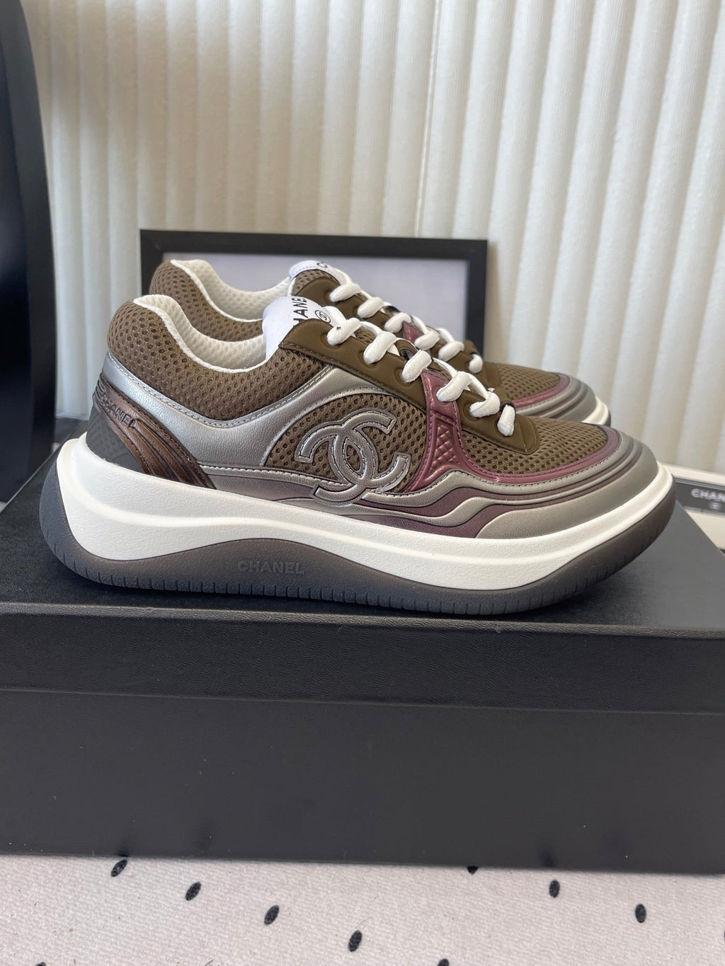 CC Sneaker Brown Metallic Silver in Cowhide 611662