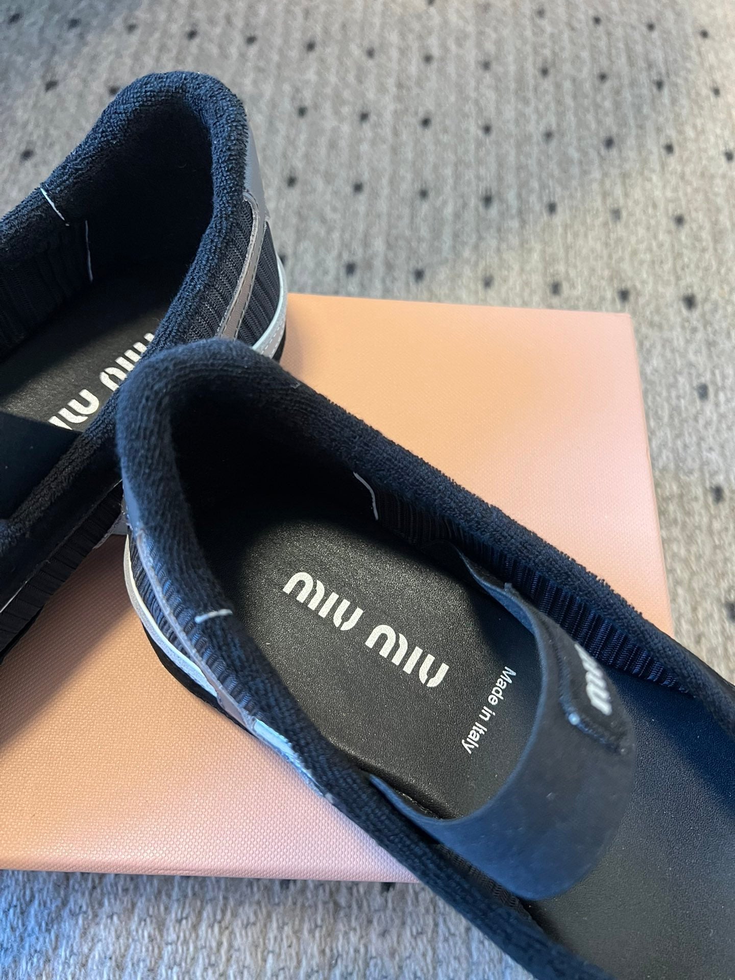 Miu Miu 26 Mary Jane Casual Flip-Flops Black in Mesh fabric 614742