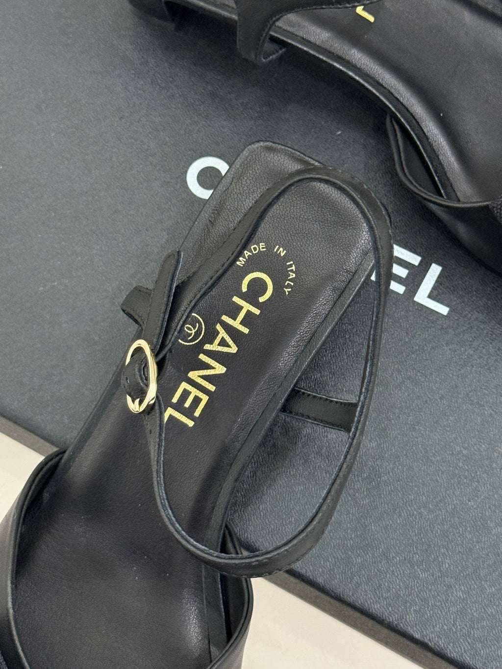 Chanel 26C Chain Bow Chunky Heel Sandals Black in Cowhide 615992