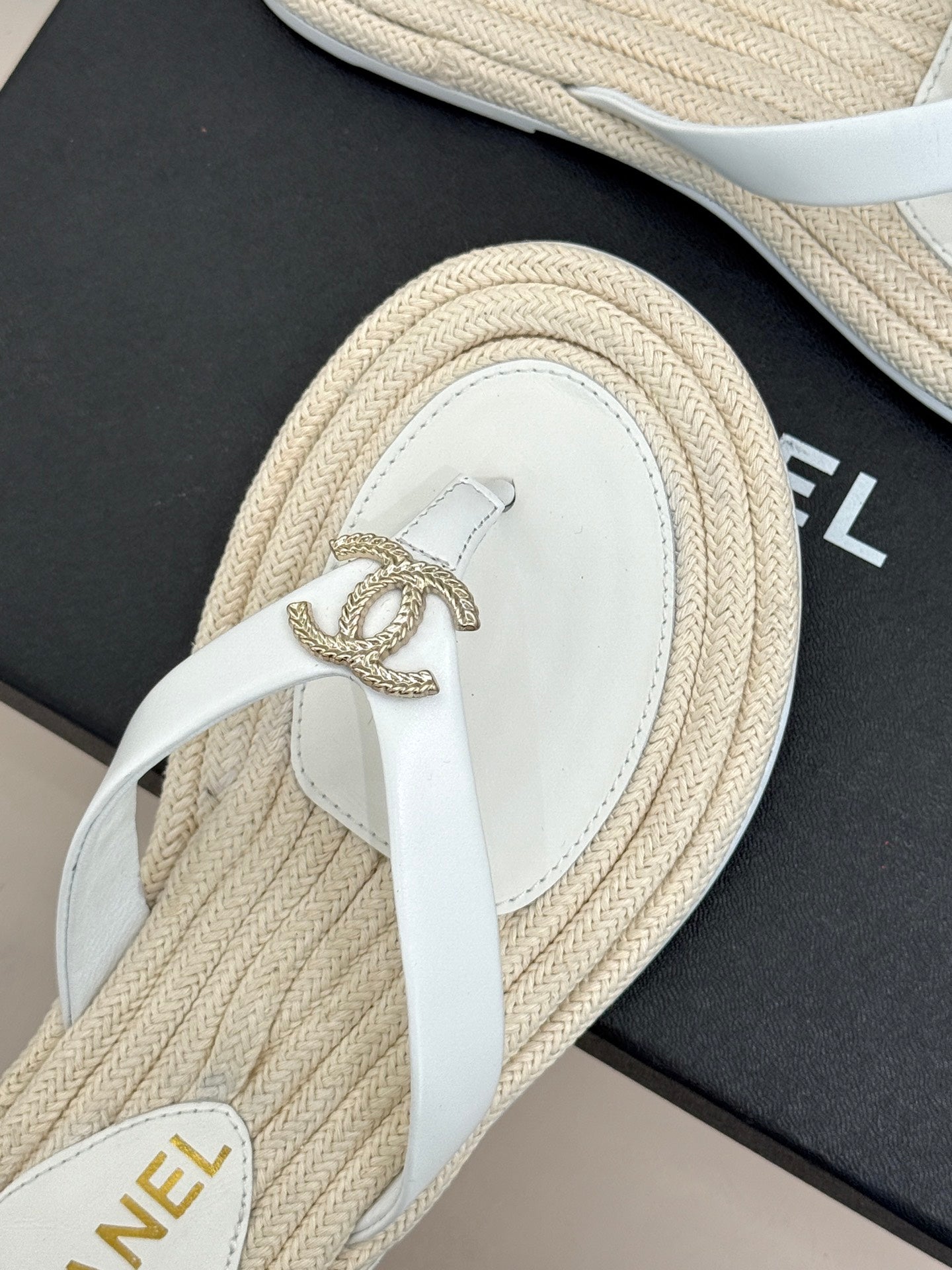 Chanel 26C Hemp Rope Sole Double C Flip-Flops White in Sheepskin 615959
