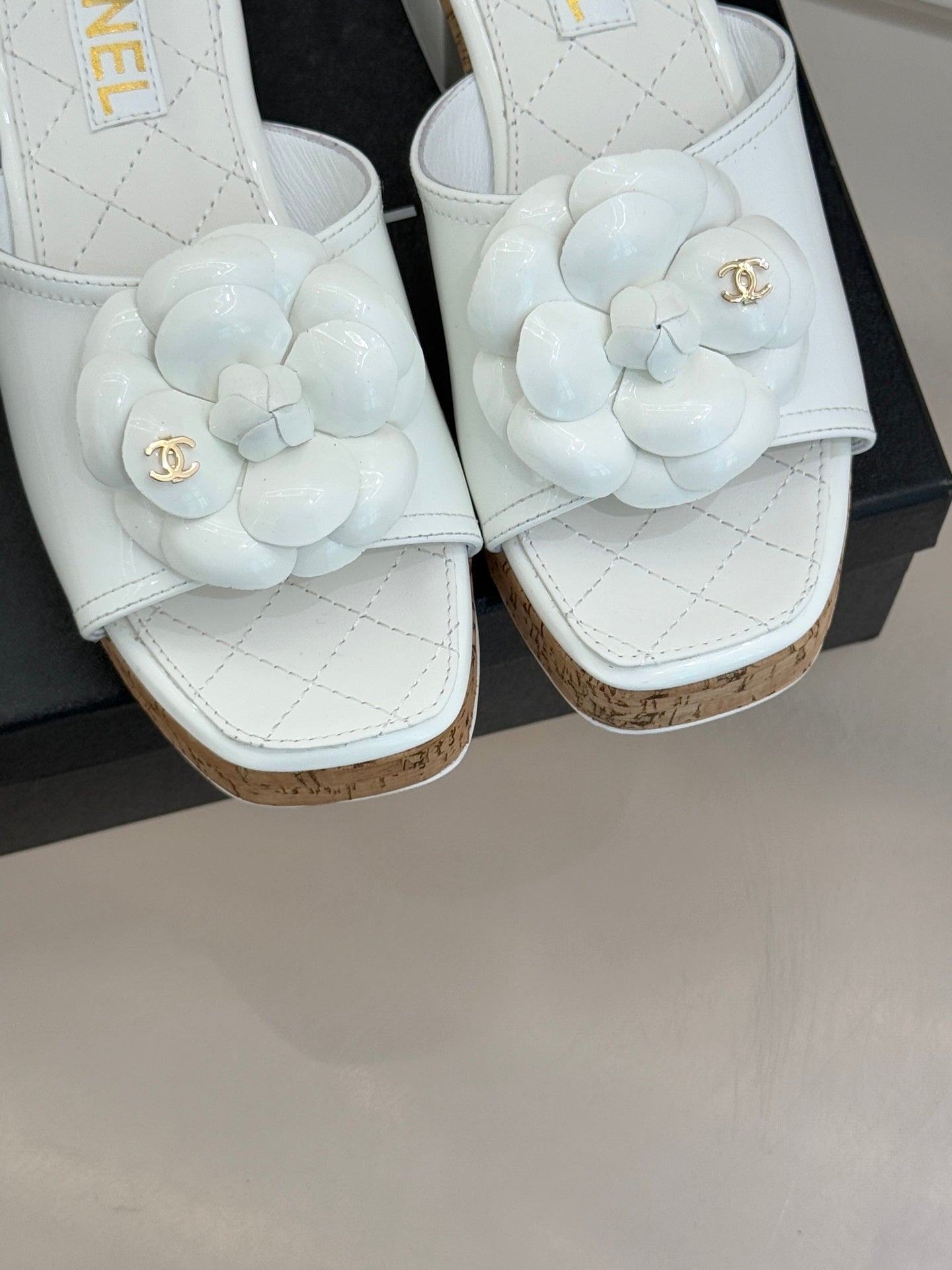 Chanel 26C Camellia Wood Grain Platform Sandals White in Leather 615916