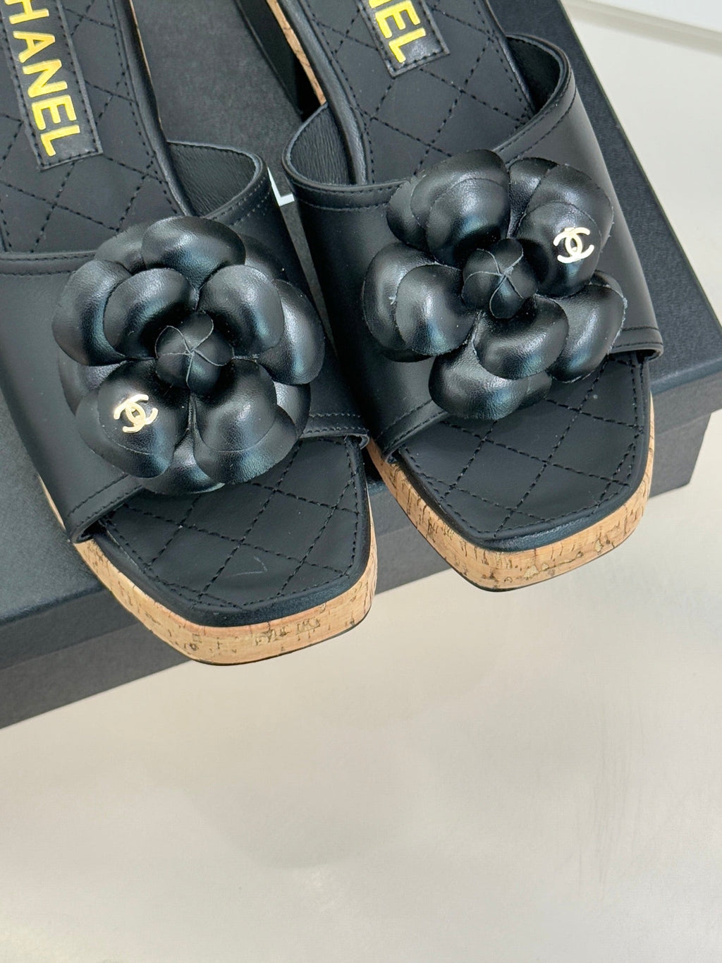 Chanel 26C Camellia Wood Grain Platform Sandals Black in Leather 615914