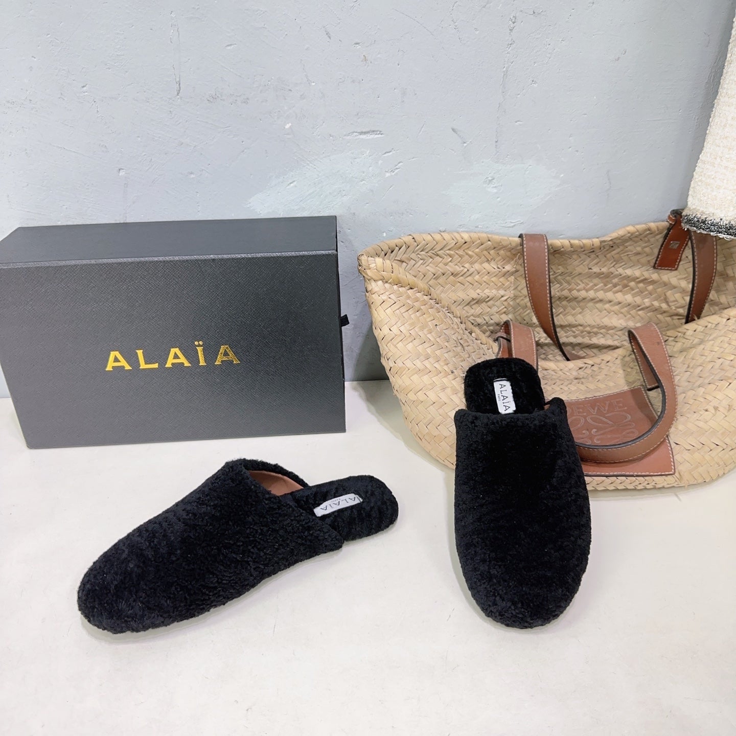 ALAIA 25 Fur Mule Slipper Black in Lambswool 629514