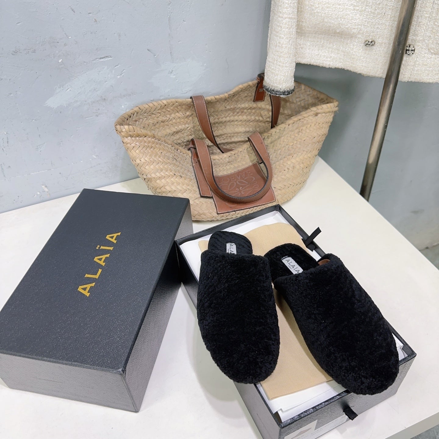 ALAIA 25 Fur Mule Slipper Black in Lambswool 629514