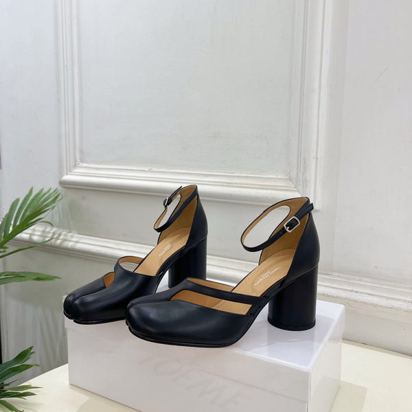 MM6 Tabi 26 Split-Toe Open-Heeled 75 Sandals Black in Cowhide 631902