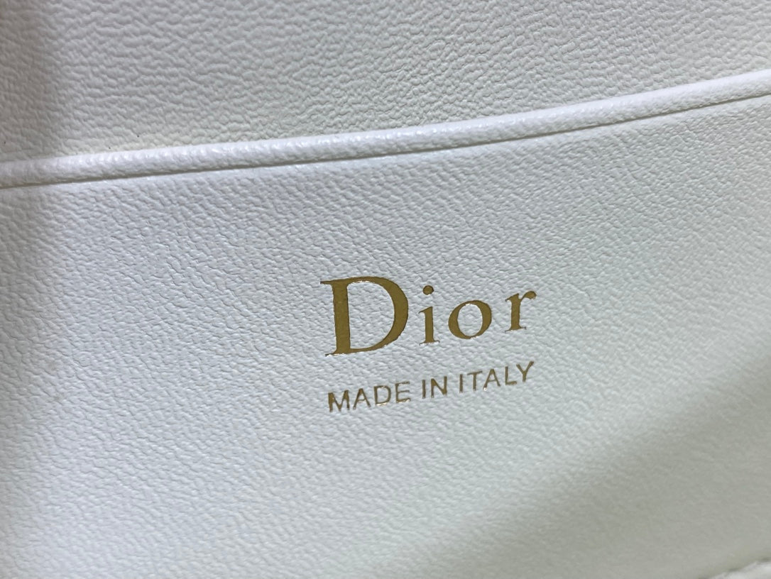 Dior 26 Bow Pearl Chain Clutch In Ivory Glossy Lambskin GHW