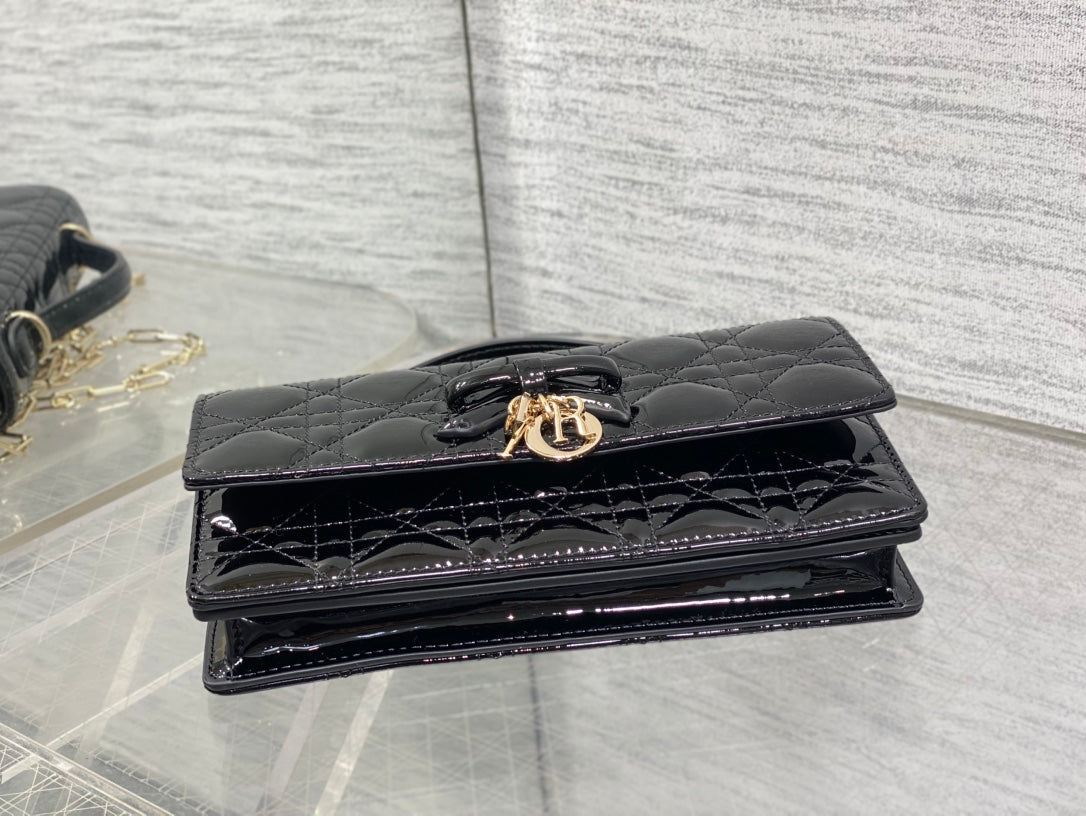 Dior 26 Bow Pearl Chain Clutch In Black Glossy Lambskin GHW