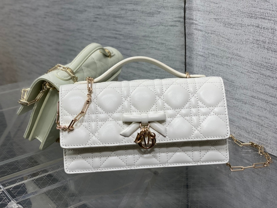 Dior 26 Bow Pearl Chain Clutch White Lambskin GHW
