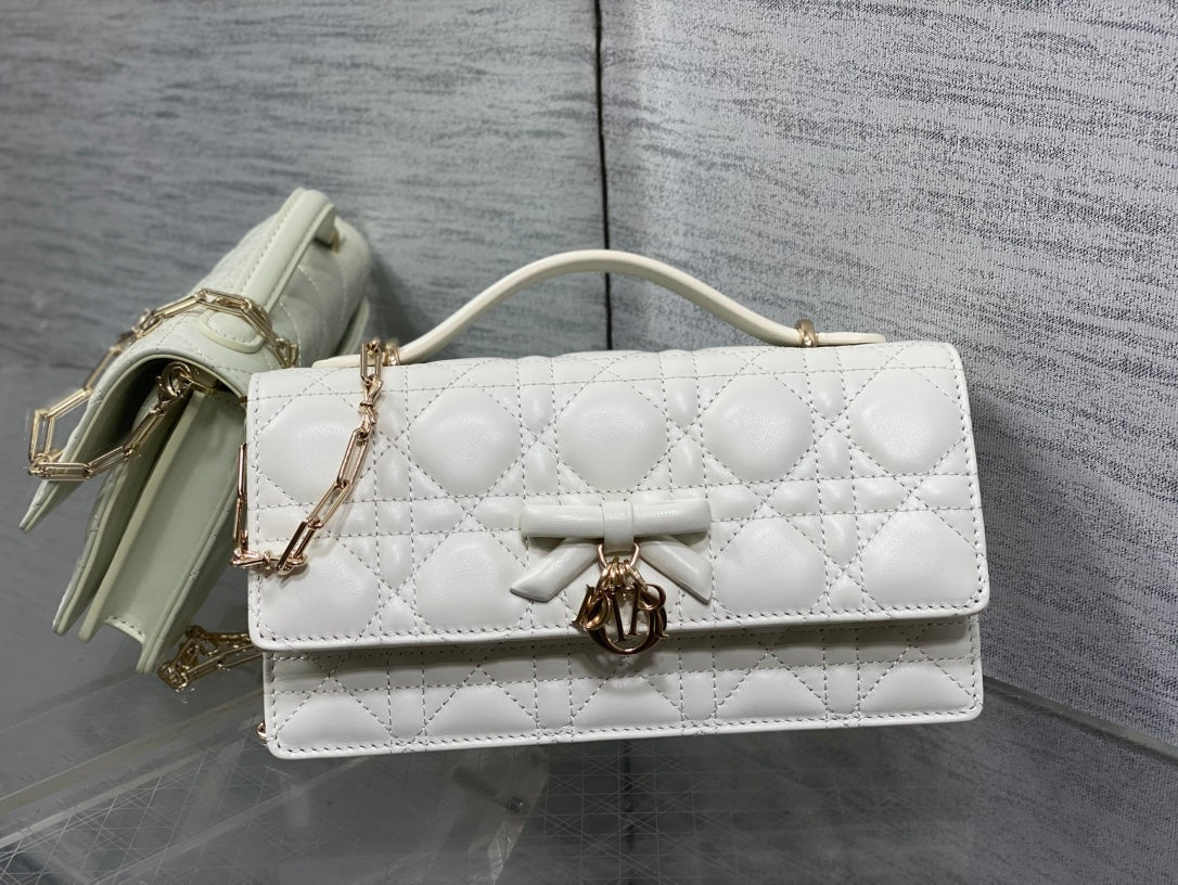 Dior 26 Bow Pearl Chain Clutch White Lambskin GHW