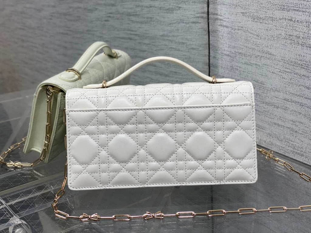 Dior 26 Bow Pearl Chain Clutch White Lambskin GHW