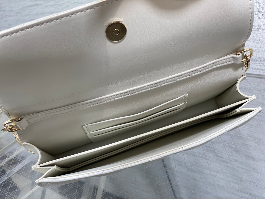 Dior 26 Bow Pearl Chain Clutch White Lambskin GHW