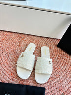 Chanel Bouclé Sandal White in Fabric Sheepskin 685951