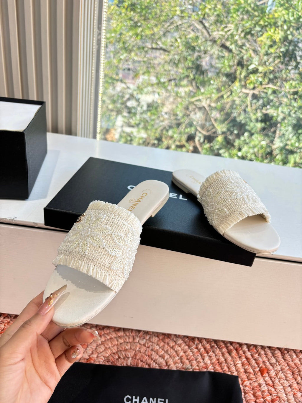 Chanel Bouclé Sandal White in Fabric Sheepskin 685951