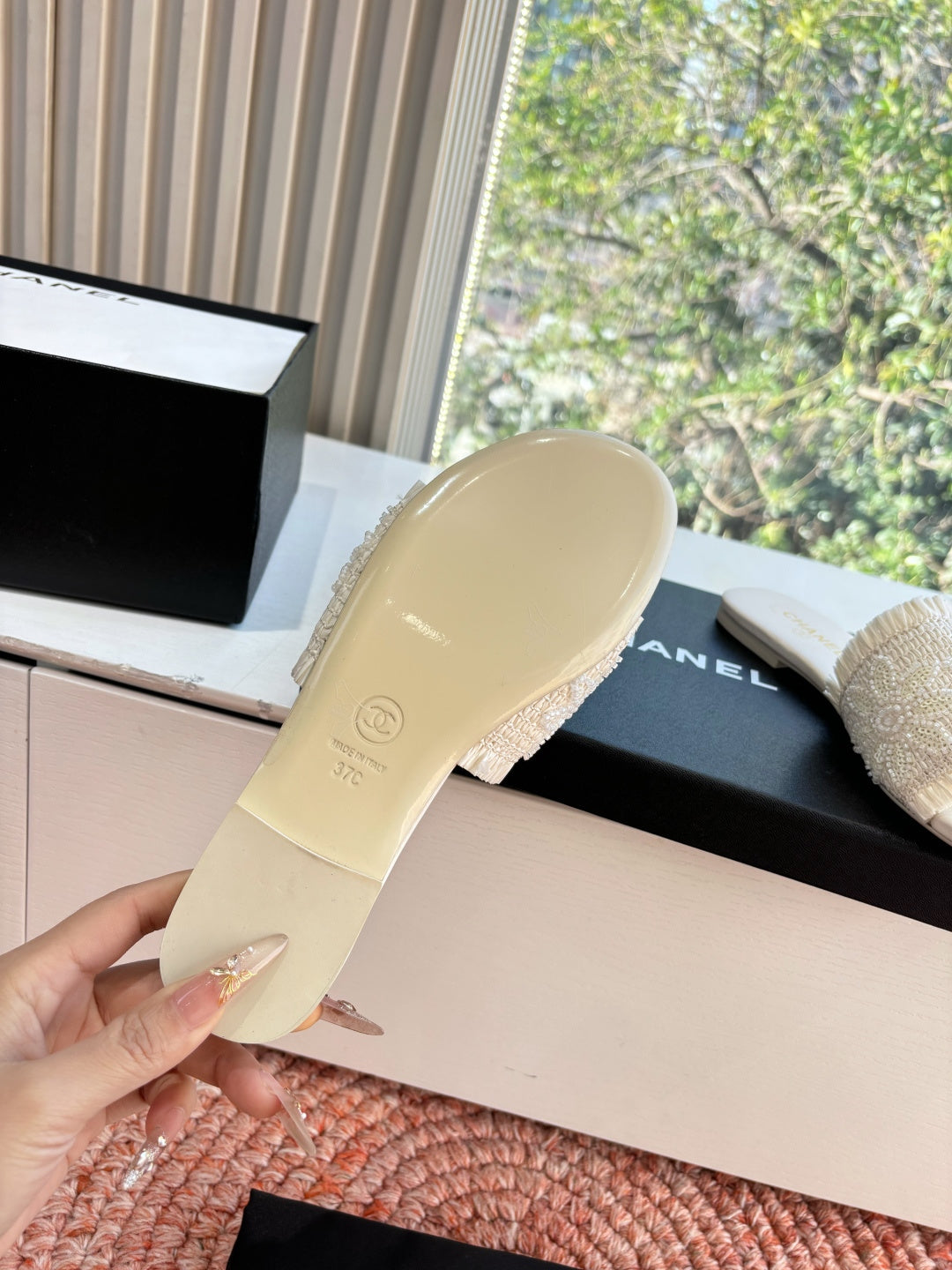 Chanel Bouclé Sandal White in Fabric Sheepskin 685951