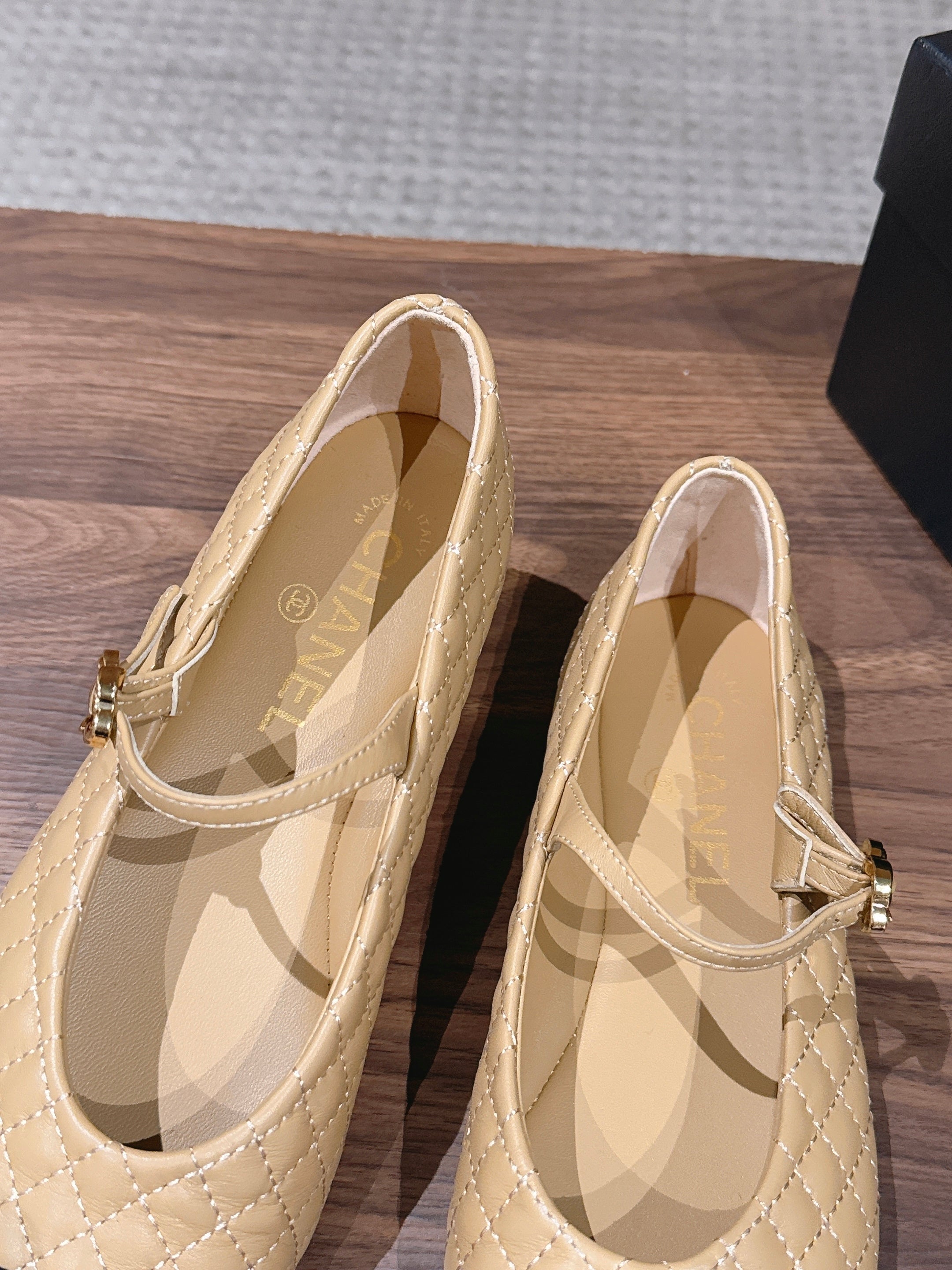 CC 26SS Quilted Mary Jane Beige Black in Calfskin 692541