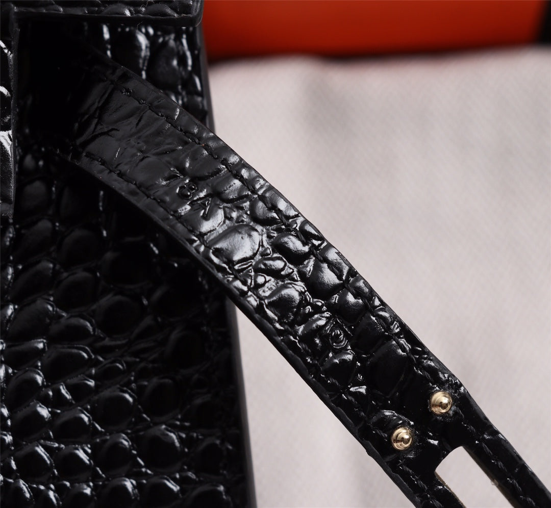 HM KELLY MINI 22 BLACK CROCODILE EMBOSSED CALFSKIN GOLD HARDWARE