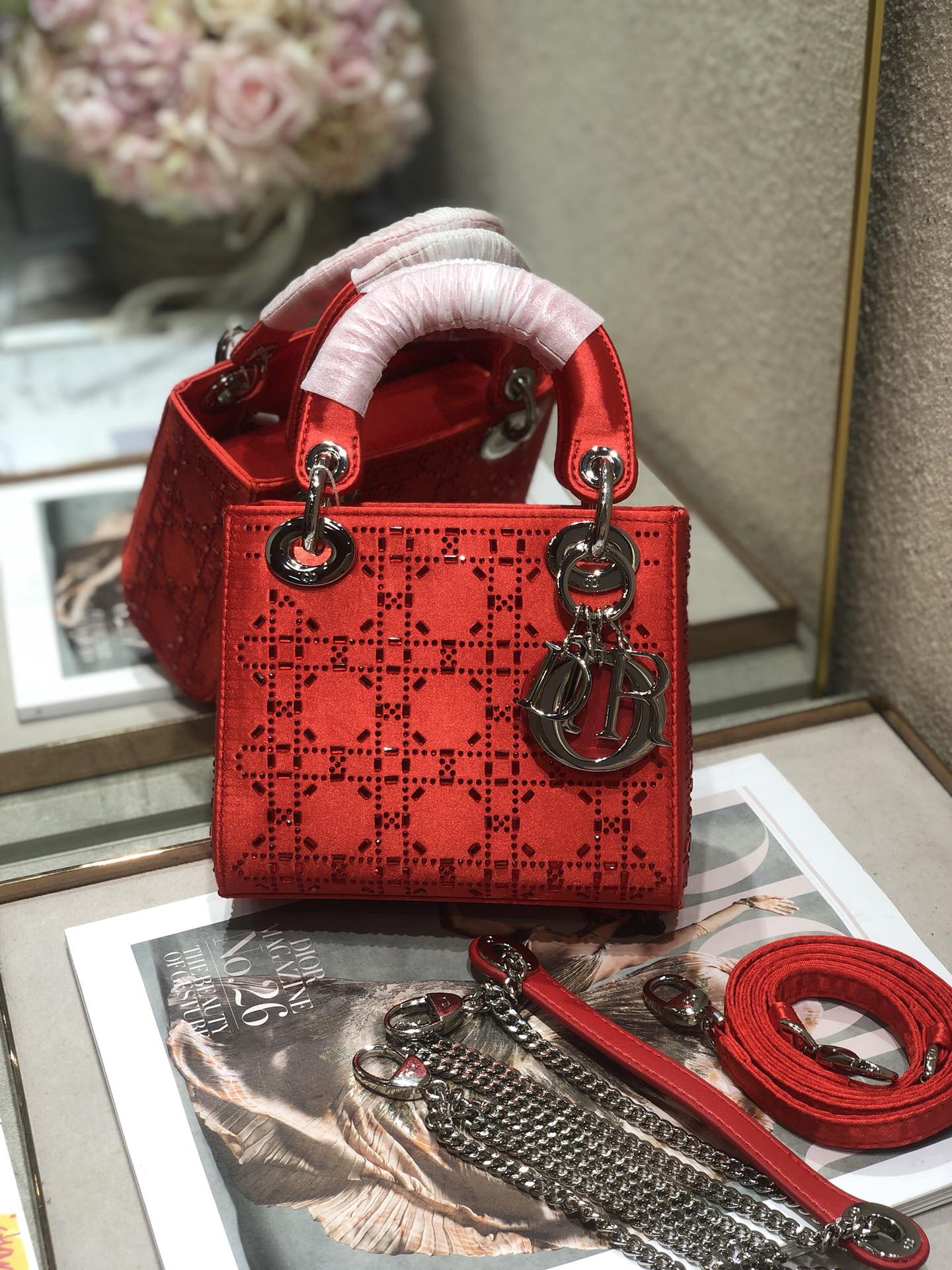 LADY 24 HANDBAG EMBOSSED DIAMOND IN CHERRY RED CALFSKIN