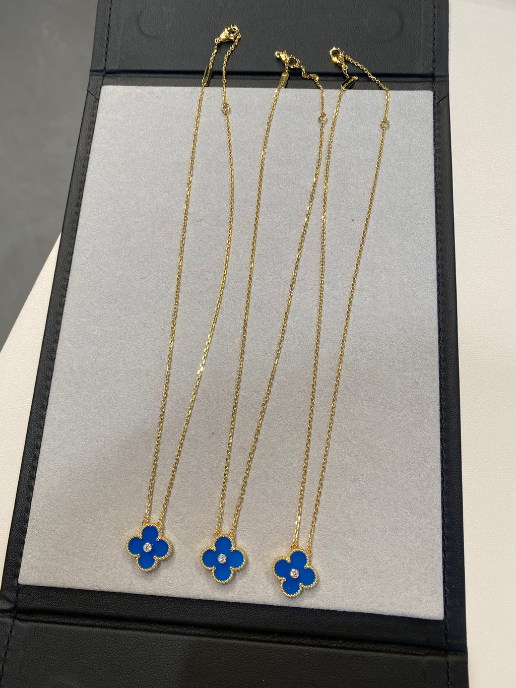 VCA Clover    Agate Blue 1 Diamond Necklace Gold