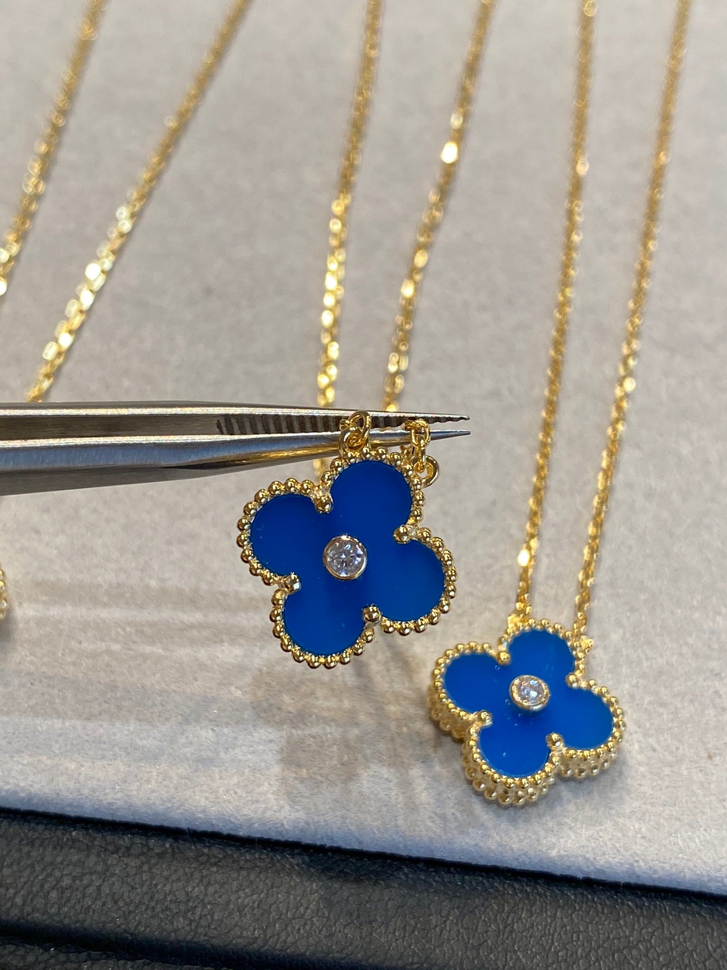 VCA Clover    Agate Blue 1 Diamond Necklace Gold