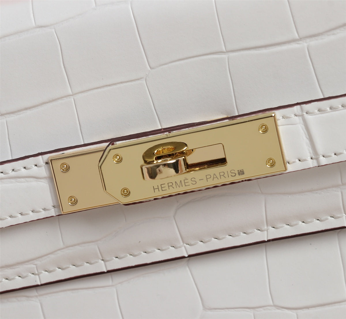 HM KELLY BAG 25 WHITE CROCODILE EMBOSSED CALFSKIN