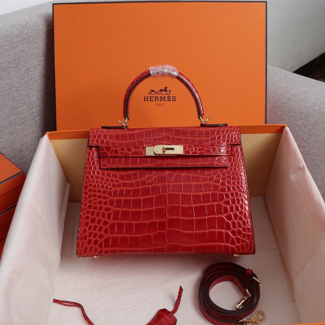 HM KELLY BAG 25 RED CROCODILE EMBOSSED CALFSKIN