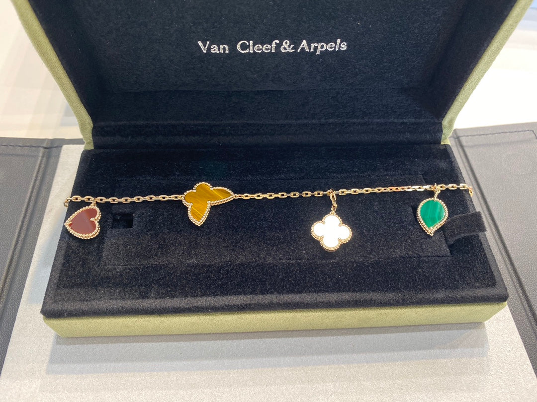 VCA Lucky    4 Motifs Gold Bracelet
