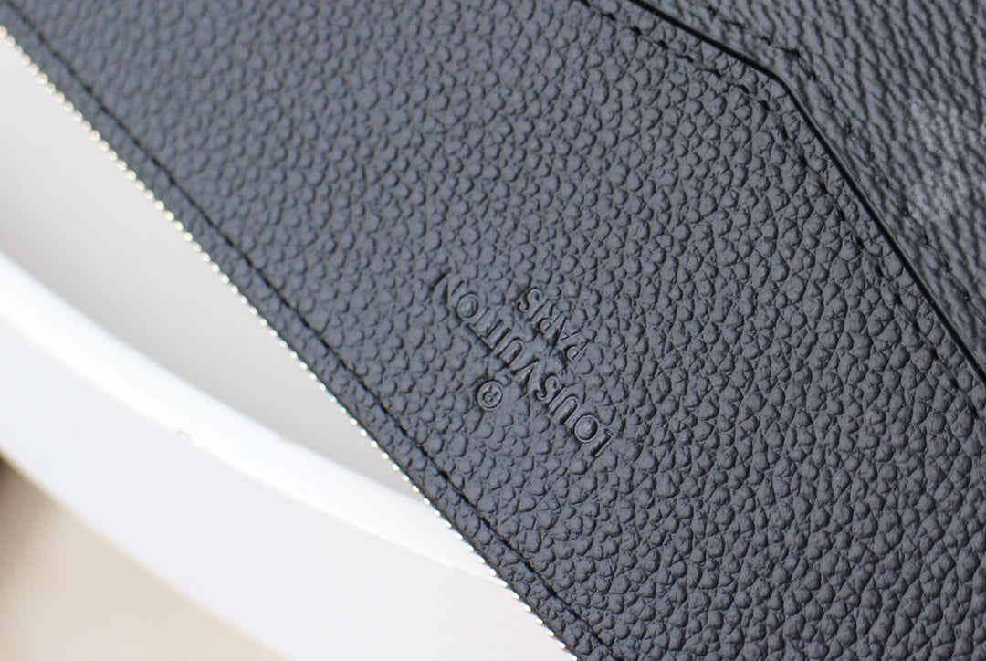 LV M62048 Daily Pouch Black Monogram Canvas & Cowhide
