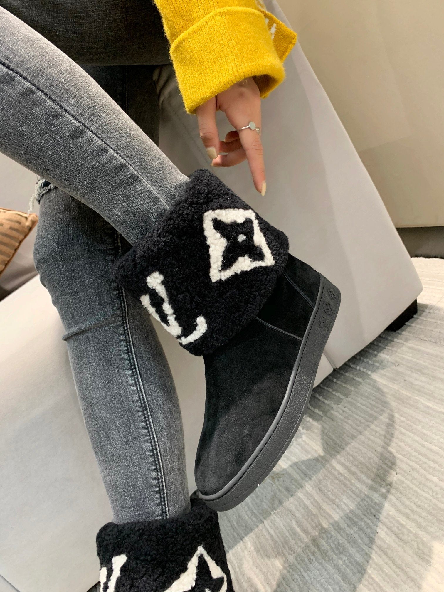 LV Snowdrop Flat Ankle Boot Black Suede Wool 454717