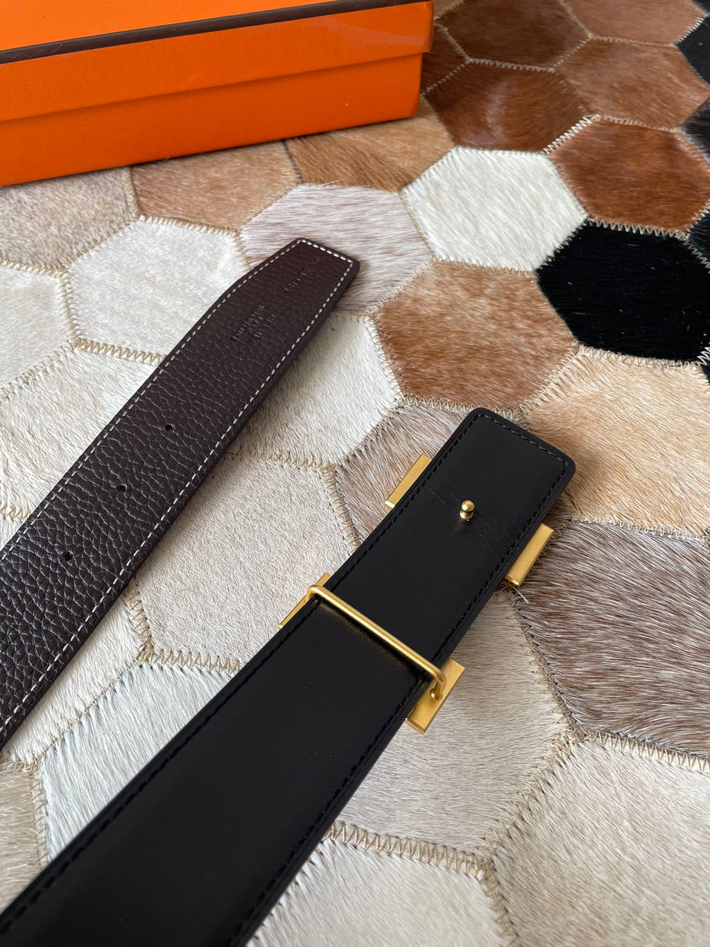 HM CONSTANCE BELT BUCKLE & REVERSIBLE CHOCOLATE BROWN LEATHER STRAP 38MM GOLD HARDWARE