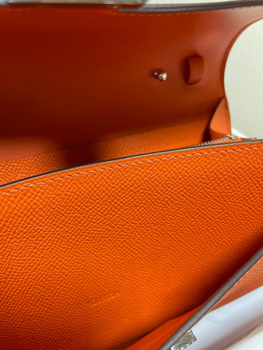 CONSTANCE TO GO 20.5 ORANGE EPSOM SILVER HARDWARE