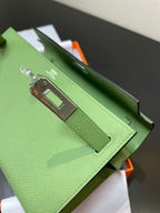 kelly to go wallet 20.5 green epsom silver hardware