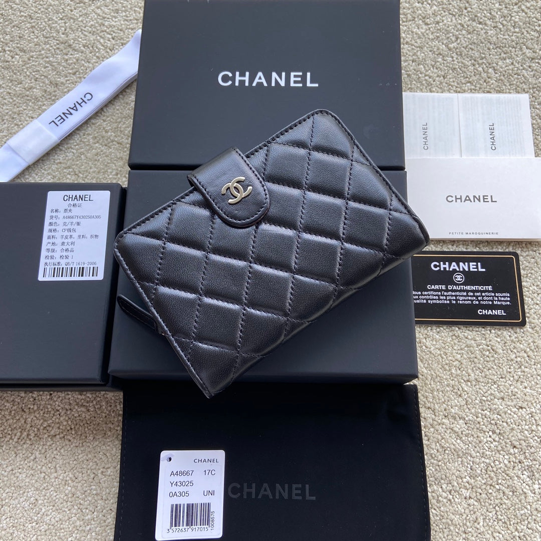 CC A48667 Zip Pocket Wallet Black Sheepskin Silver Steel 229764