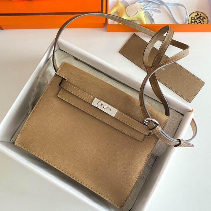 Kelly Danse II 22cm Brown Evercolor Leather Shw