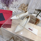 VT Rockstud Pumps White Sheepskin Leather