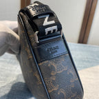 MEDIUM MESSENGER BAG 23 IN BLACK TRIOMPHE CANVAS