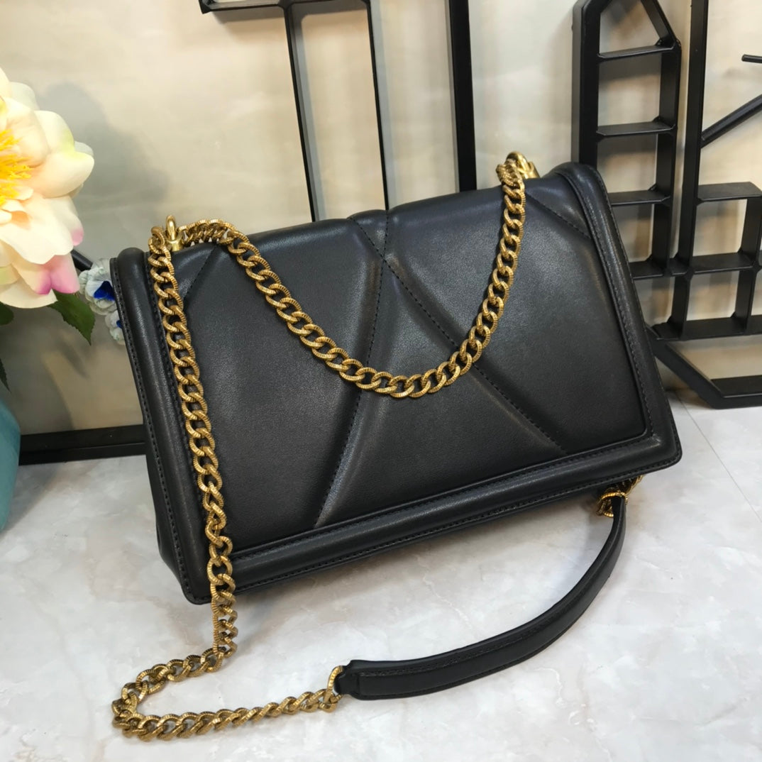 large devotion 26cm shouder bag black qulted cafskin
