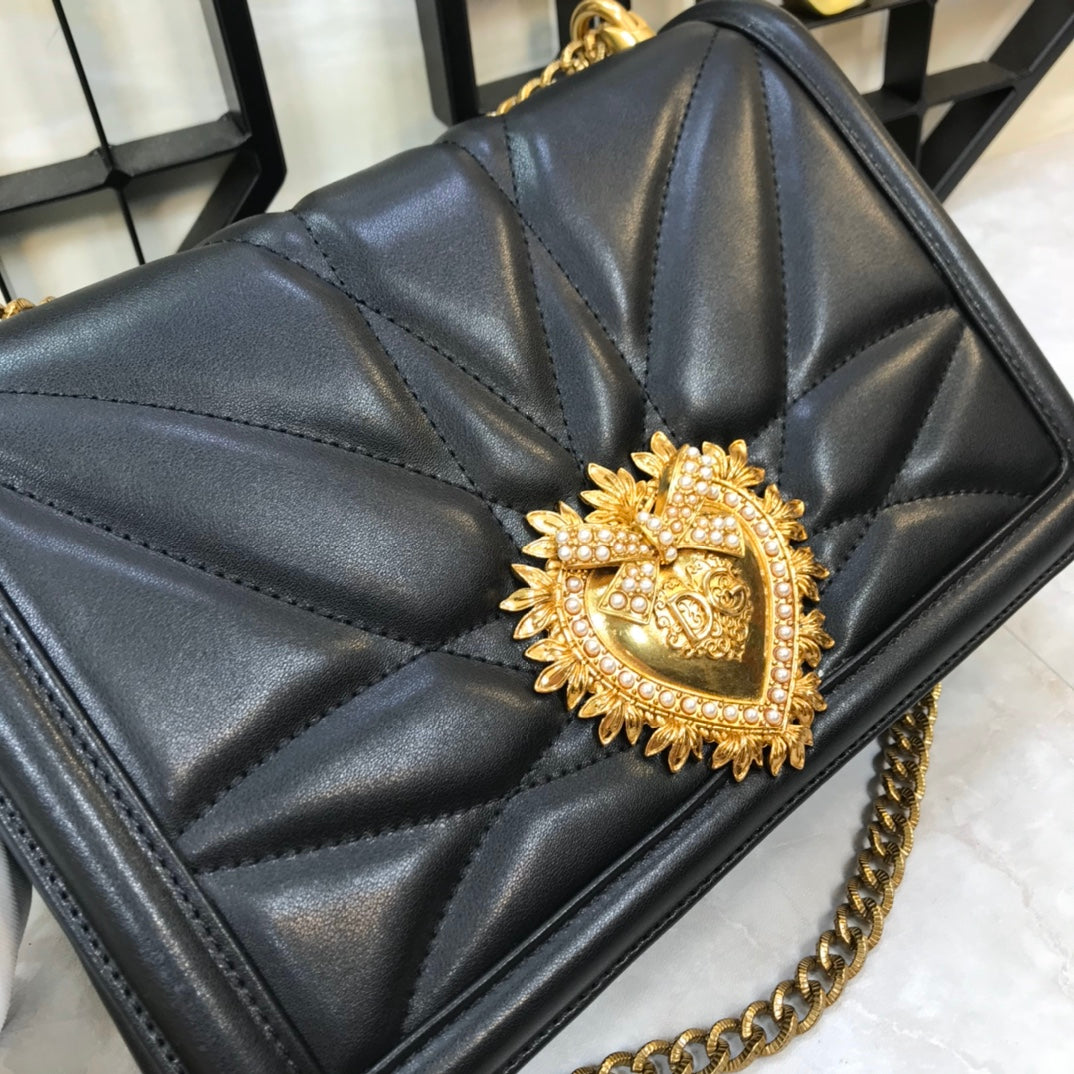 large devotion 26cm shouder bag black qulted cafskin