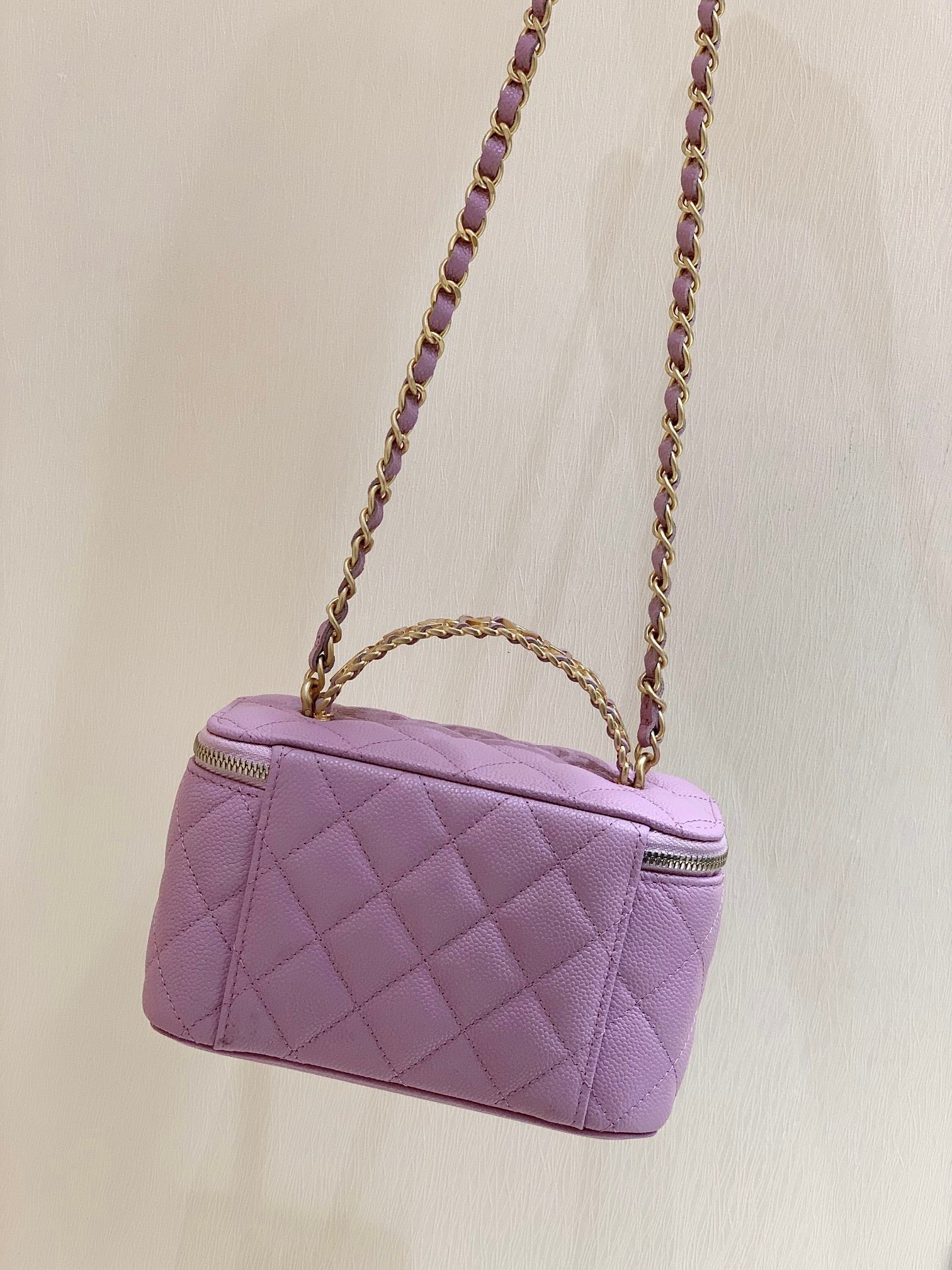 CC VANITY CASE 19 PINK CAVIAR GOLD HARDWARE