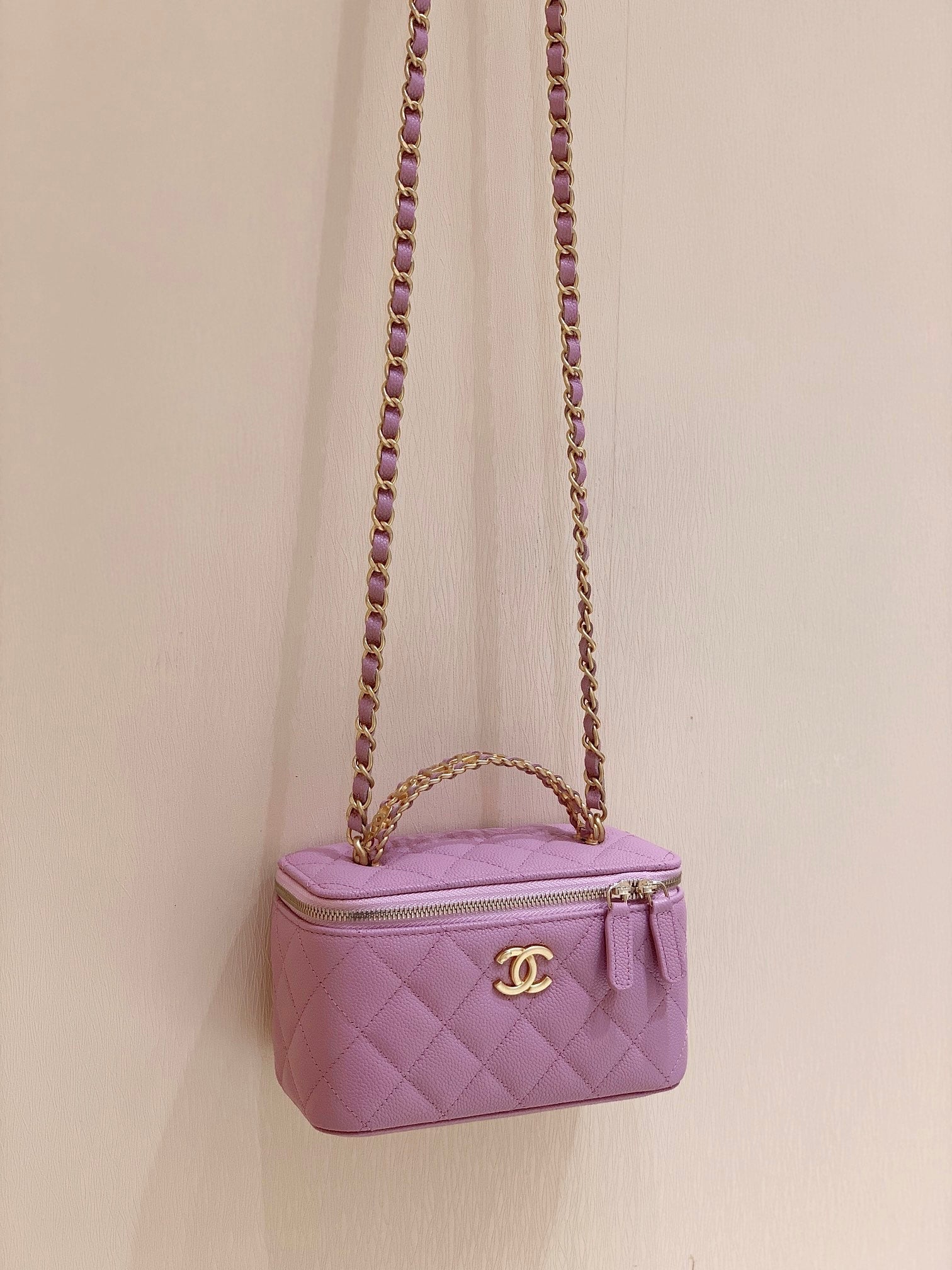 CC VANITY CASE 19 PINK CAVIAR GOLD HARDWARE