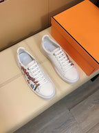 LV MEN'S ATHLETIC SHOES COMBINING LUXURIOUS QUALITY AND FASHION