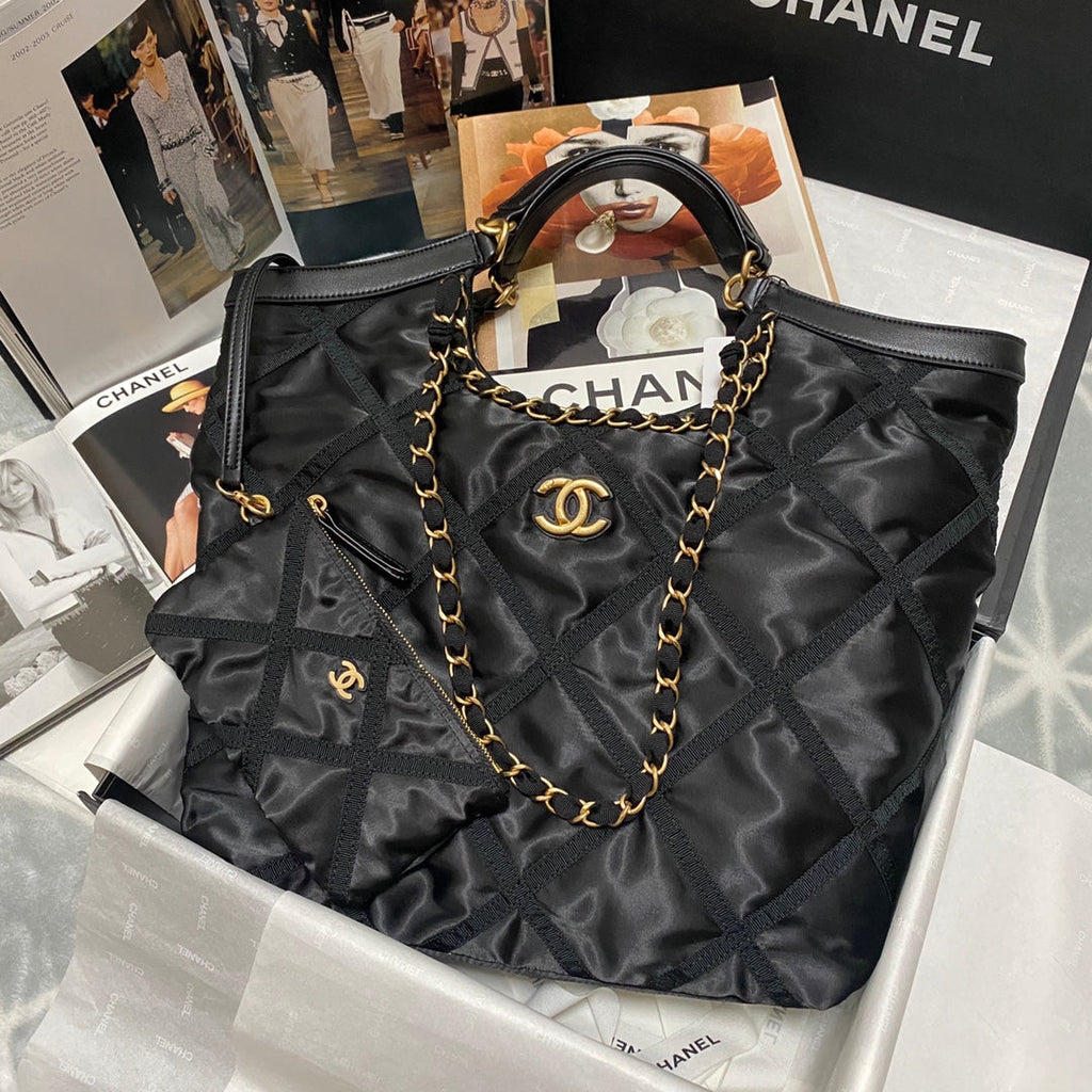 TOTE BAG 42 IN BLACK NYLON GOLD HARDWARE