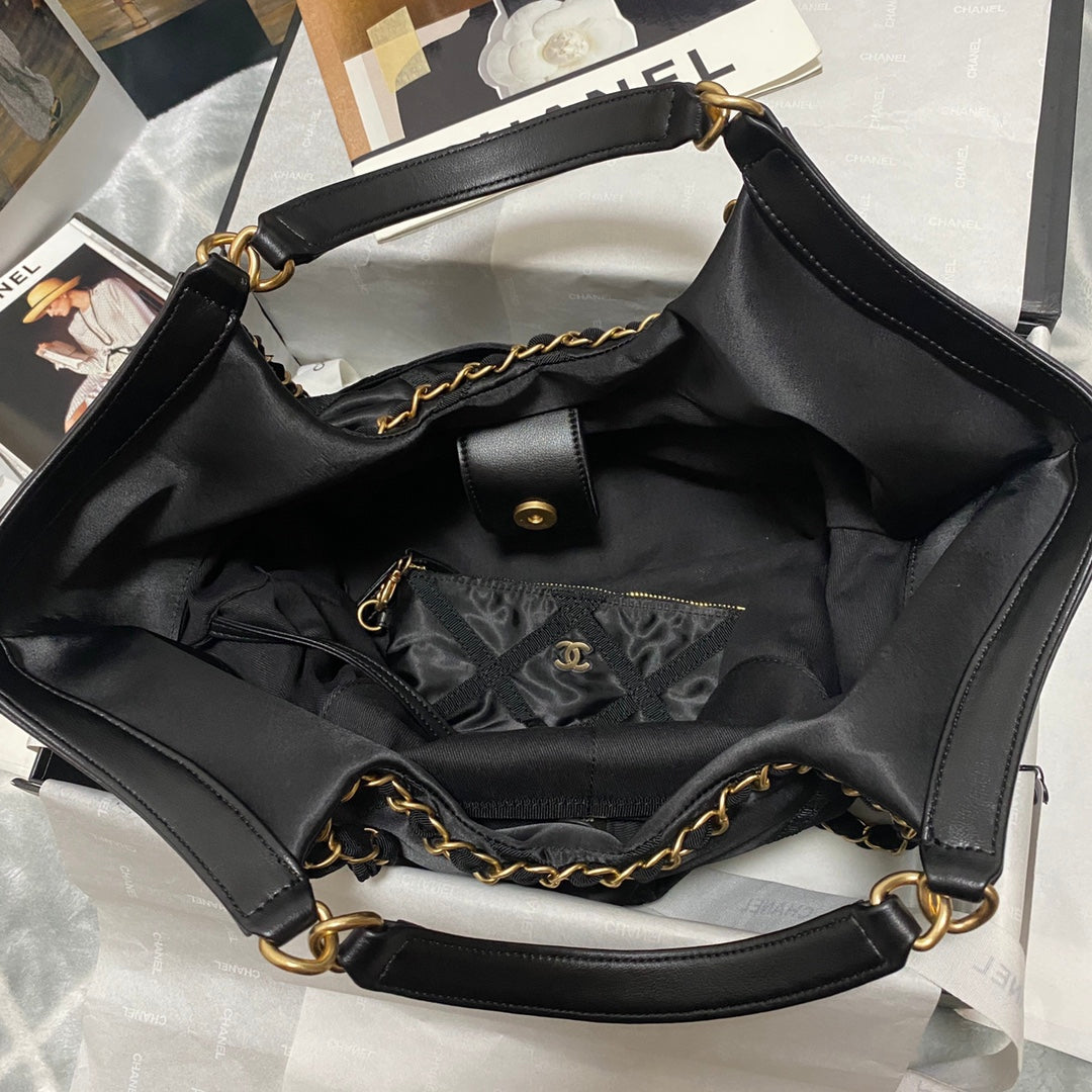 TOTE BAG 42 IN BLACK NYLON GOLD HARDWARE