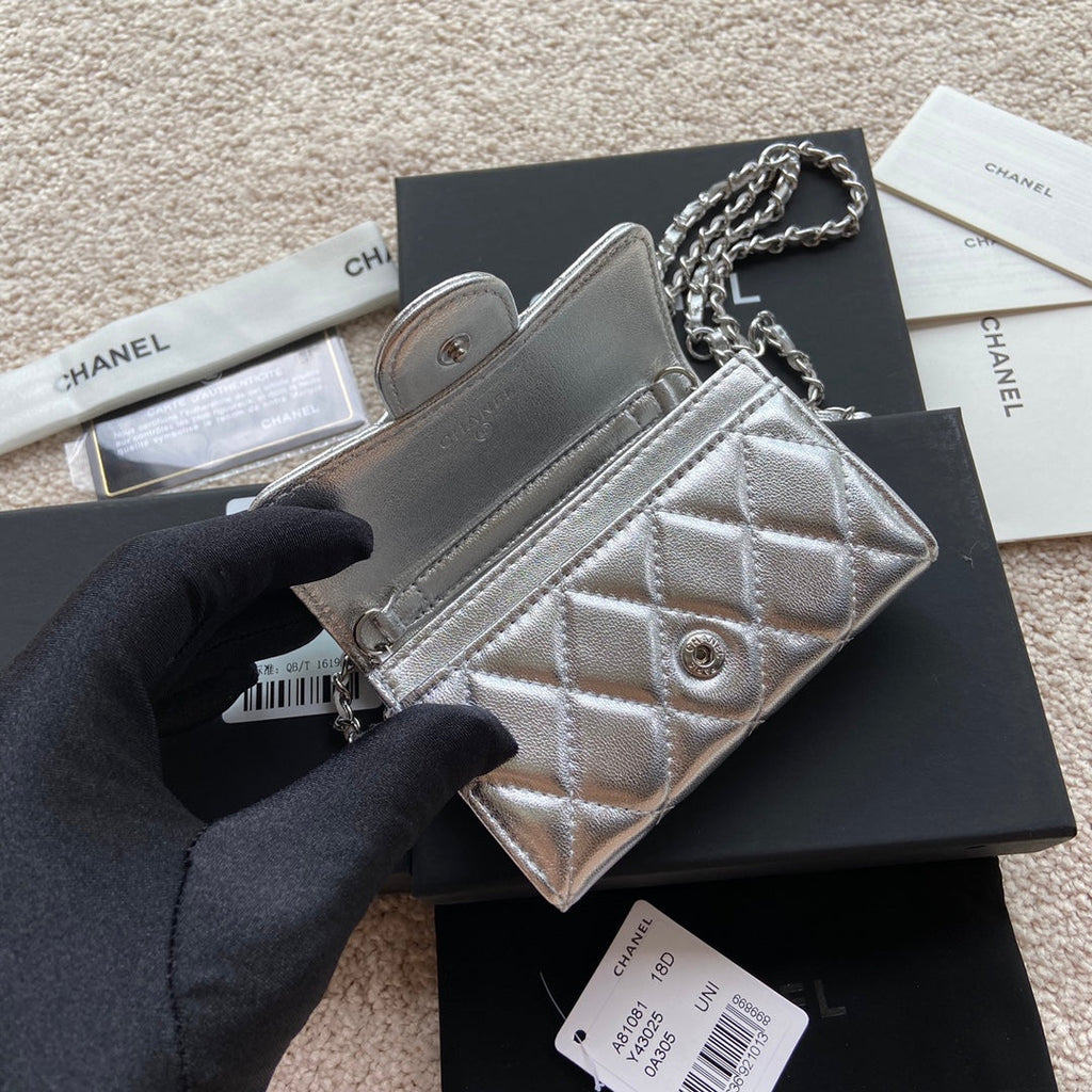 CC 24 Classic Wallet On Chain 11cm Silver Sheepskin  156514