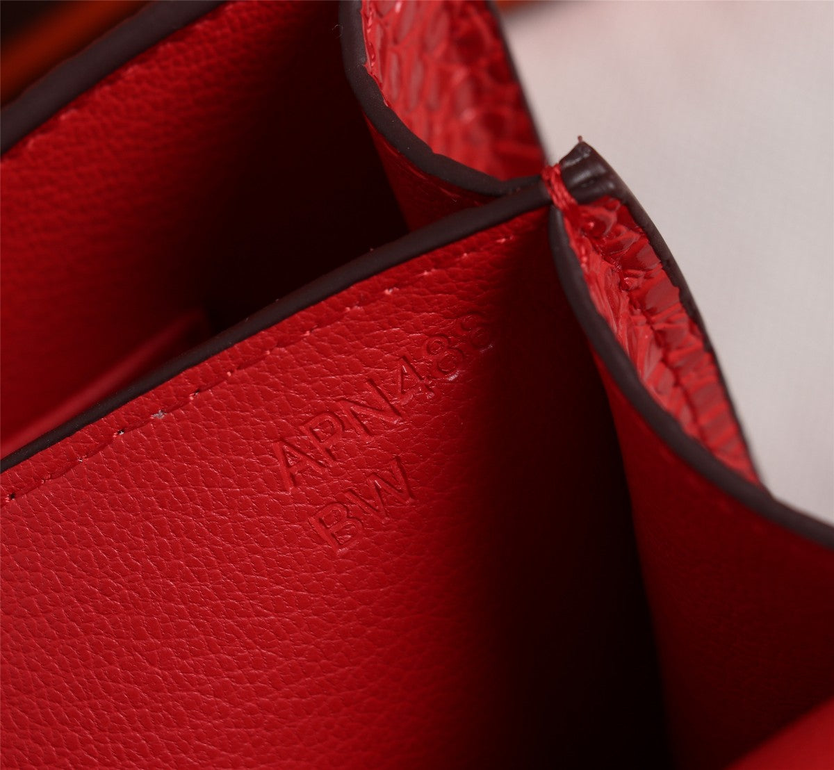 HM CONSTANCE 23 RED CROCODILE EMBOSSED CALFSKIN GOLD HARDWARE