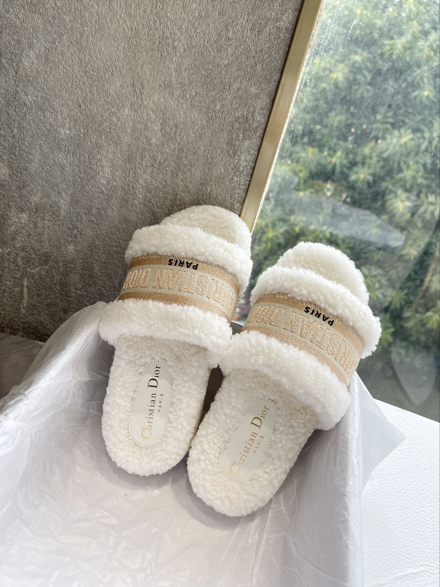 CD 25 Flat Slippers White Beige Wool 395567