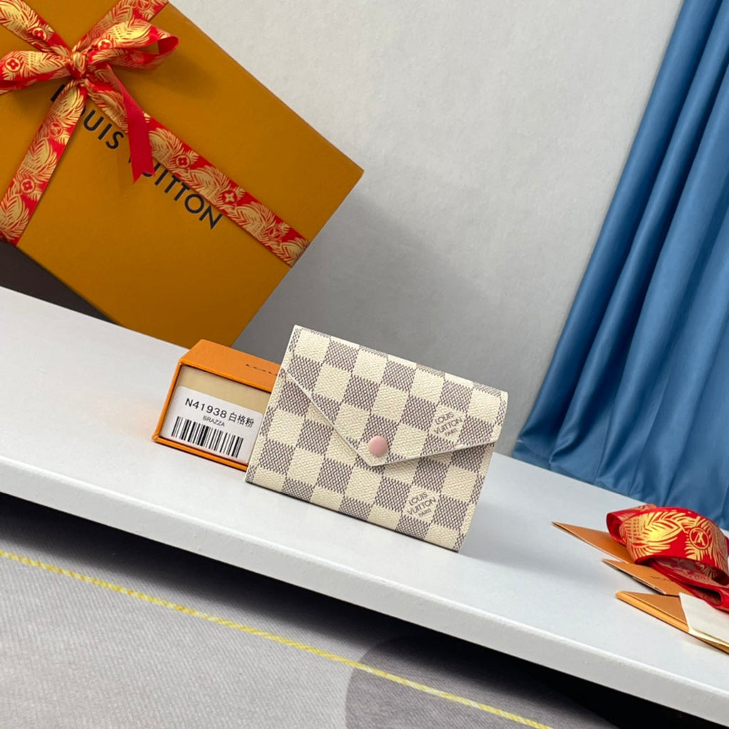 LV M41938 Cardboard Victorine Wallet White Monogram Canvas 221678